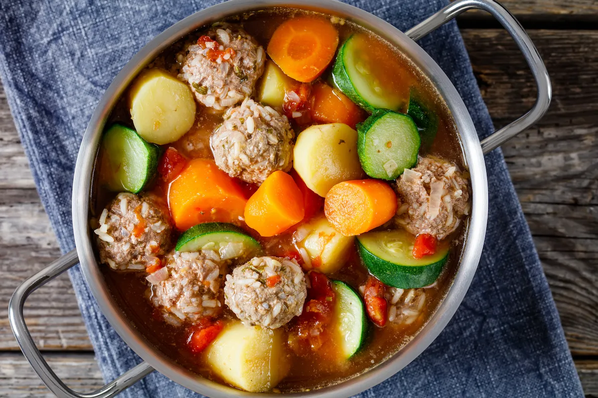 Albóndigas de Pollo en Salsa de Verduras