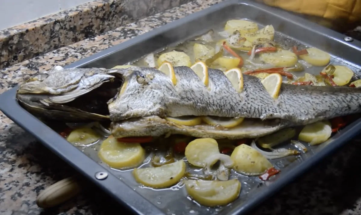 Corvina al Horno con Patatas: Un Clásico Renovado