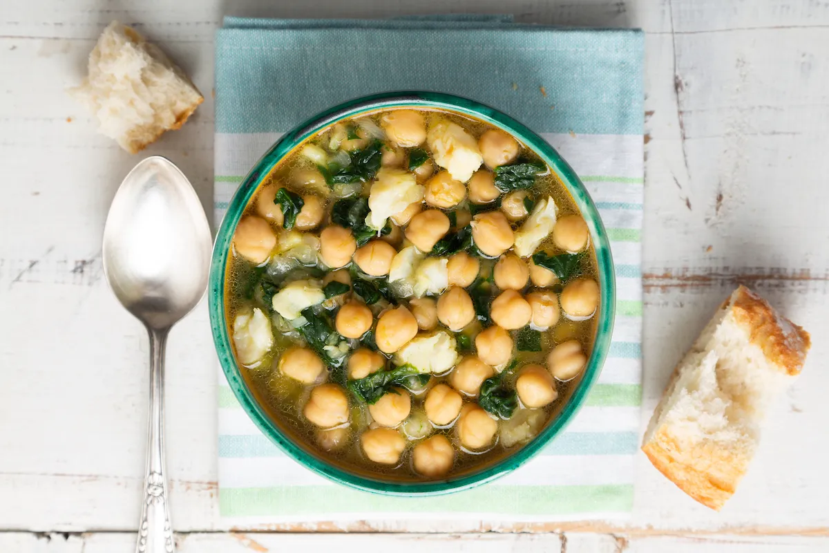 Garbanzos con Bacalao y Espinacas