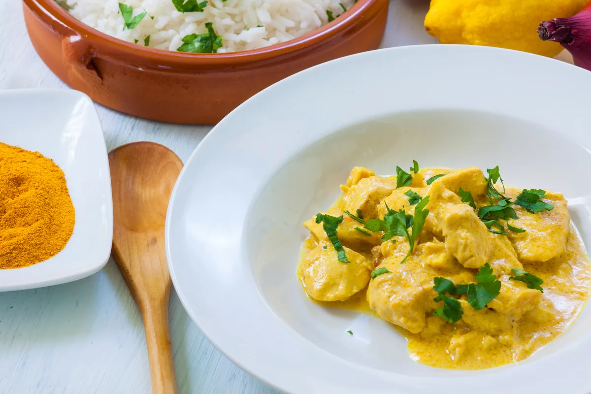 Pollo al Curry con Leche de Coco