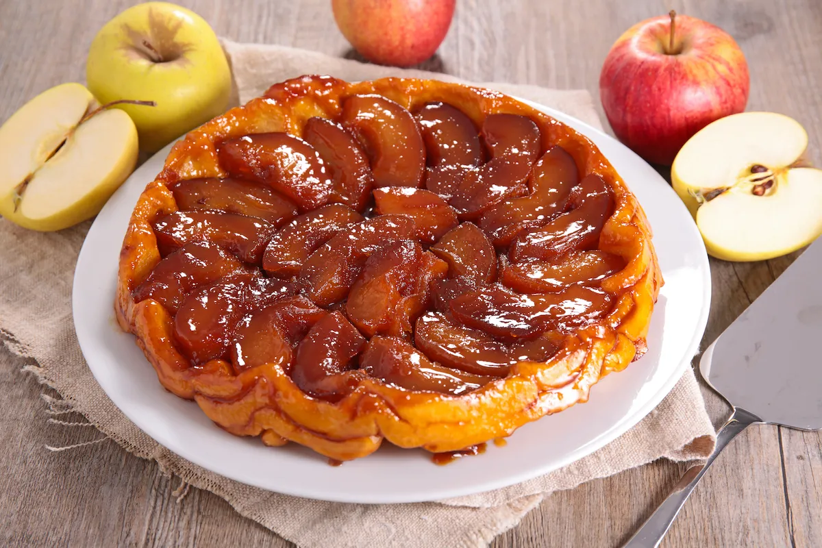 Tarta Tatin de Manzana con Caramelo Salado y Helado de Vainilla